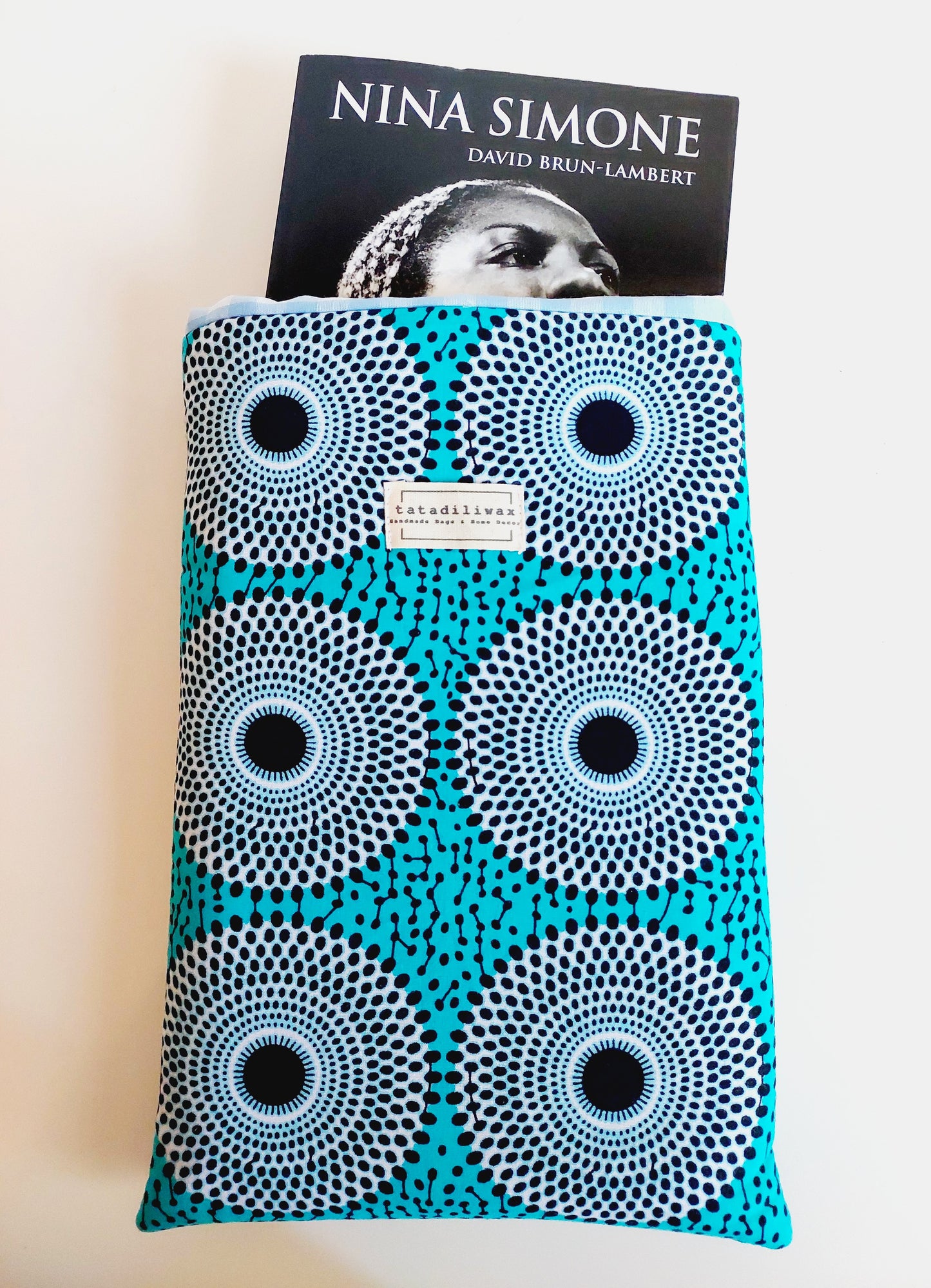 Funda de libro Nina azul con círculos