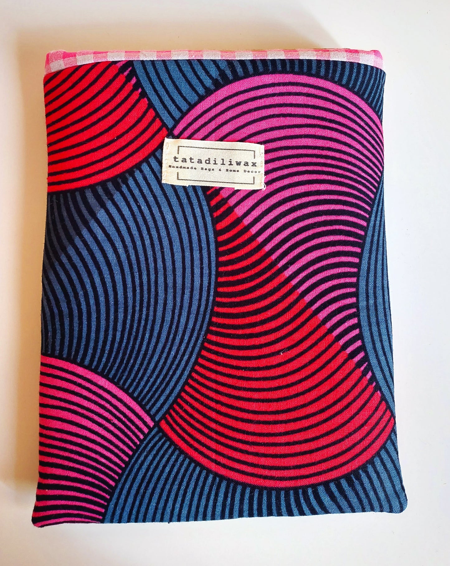Funda de libro Nina estampado gráfico rosa rojo y gris