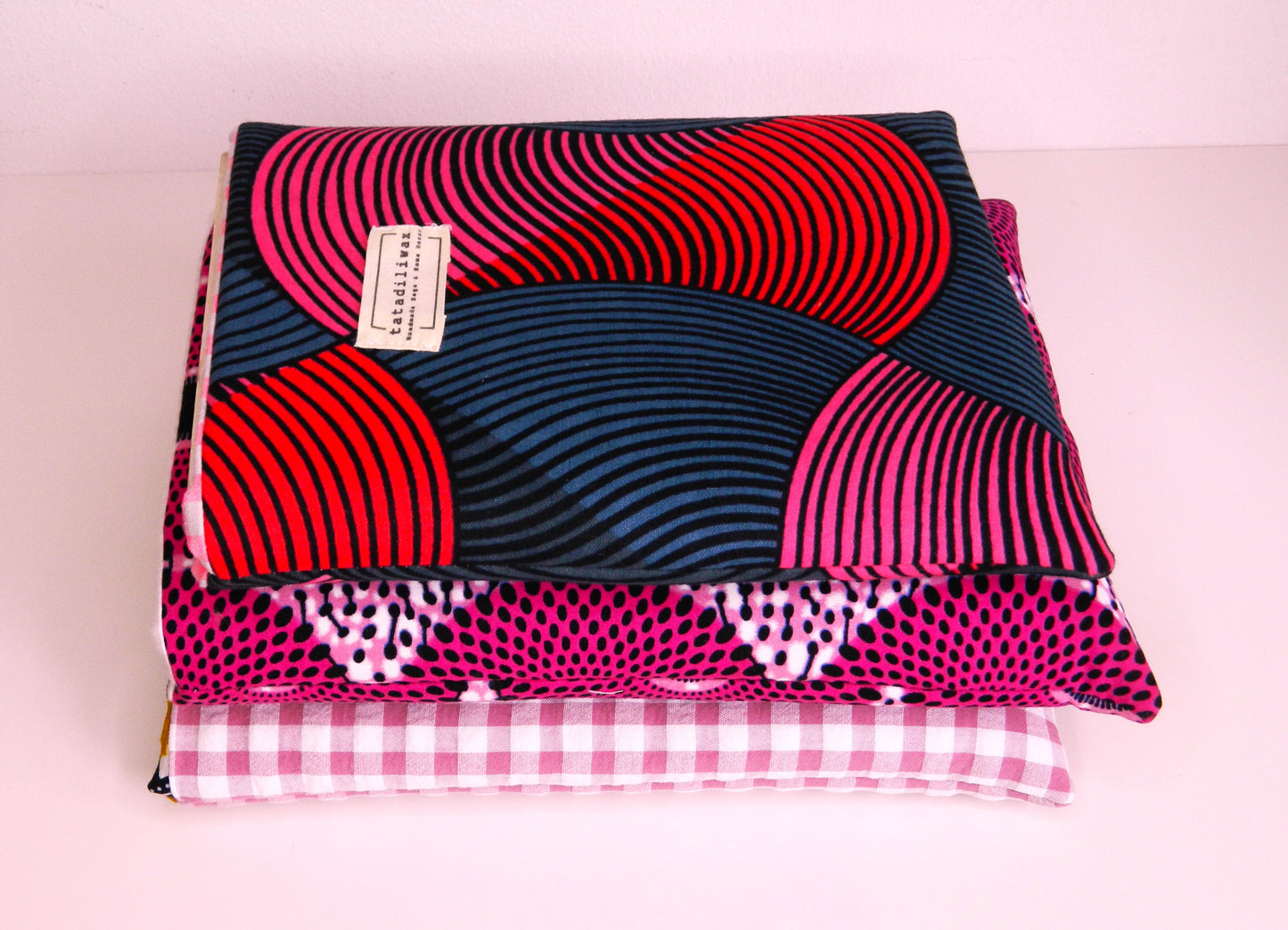 Funda de libro Nina estampado gráfico rosa rojo y gris