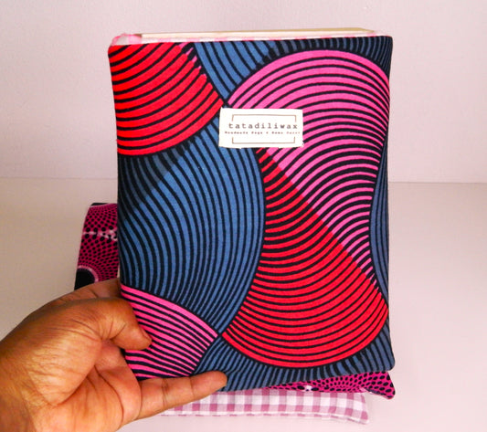 Funda de libro Nina estampado gráfico rosa rojo y gris
